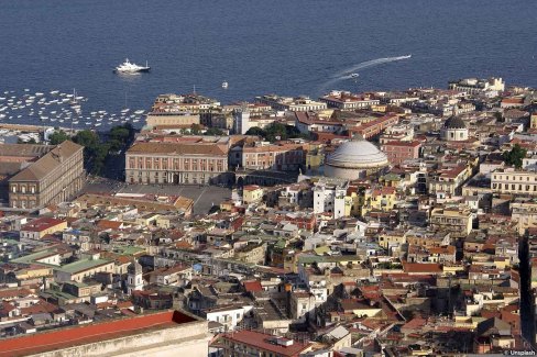 Vue aérienne de Naples en Campanie, 3ème ville italienne