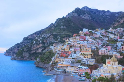 Positano, village à flanc de falaise sur la côte amalfitaine en Italie