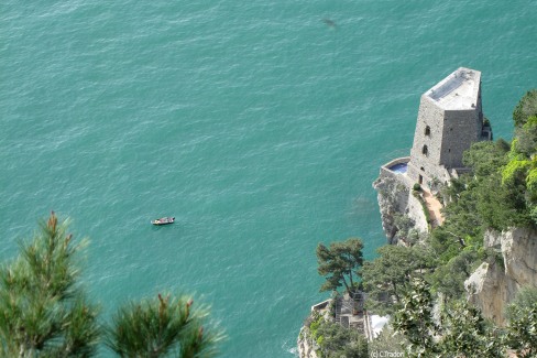 Vue vertigineuse sur la côte amalfitaine