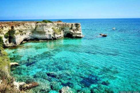 Torre Sant'Andrea à Malendugno, falaises magnifique sur la mer Adriatique