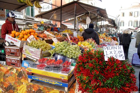 Marché sur la Strada Nuova