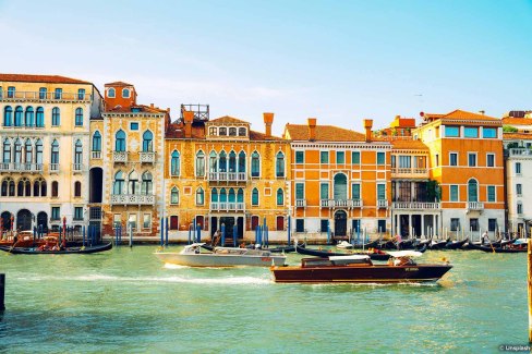 Ballet nautique sur les canaux de Venise