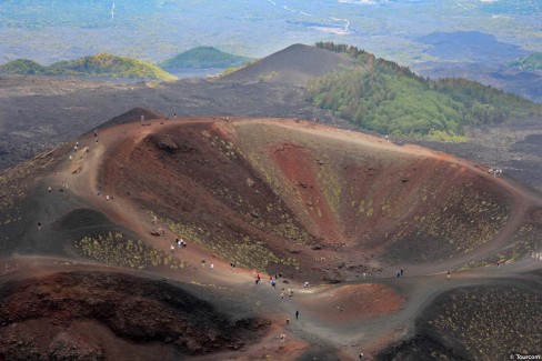 Vue sur un cratère de l'Etna en Sicile