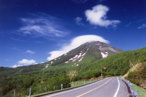 Route-vers-le-Mont-Shiretoko-a-Hokkaido-JNTO-web