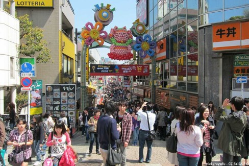 La-rue-Takeshita-a-Harajuku-nickgraywfu-CCBYSA20-web
