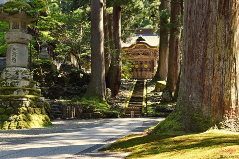 Entree-du-temple-Eiheiji-a-Fukui-雷太-CCBY20-web