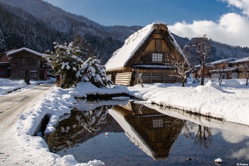 Maison-en-toit-de-chaume-a-Shirakawago-lhiver-Pixabay-web