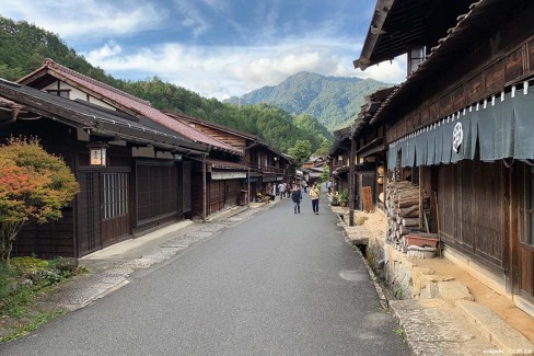 Village-de-Tsumago-sur-la-route-Nakasendo-sridgway-CCBY20