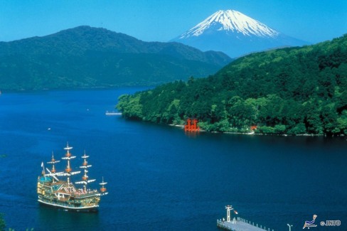 Croisiere-sur-le-lac-Ashi-a-Hakone-web