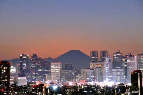 Mont-Fuji-vu-depuis-Tokyo-web