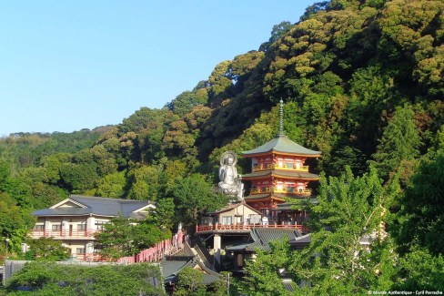 Nuit-en-temple-au-Mont-Shigi-Nara-Cyril-Perrache-web