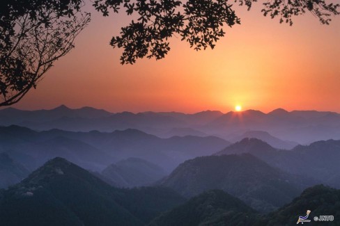 Coucher-de-soleil-sur-les-montagnes-de-Kumano-JNTO