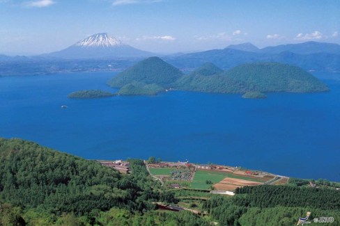 Lac-Toya-Hokkaido-JNTO-web