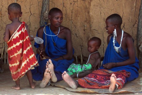Scène de vie dans un village au Kenya