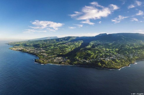 Vue  aérienne de l'île intense - La Réunion