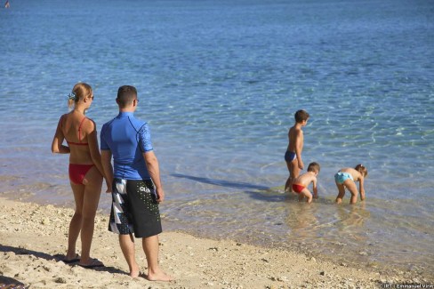 Baignade en famille dans le lagon de Saint Pierre