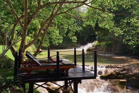 Hébergement et aventure douce au coeur de la forêt au Laos.