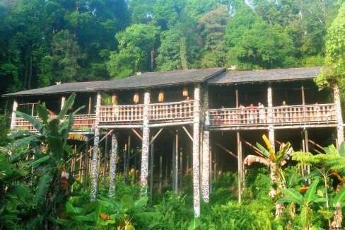 Maison traditionnelle Iban "Longhouse"