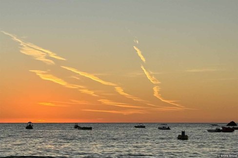 Profiter du coucher du soleil sur la Golden Bay à Malte