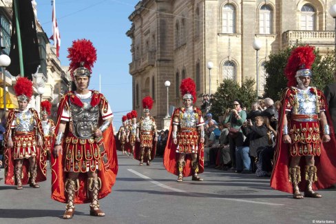 Malte-culture-et-traditions-Venderdi-Saint-dans-les-rues-de-la-Valette-Mario-Galea-web