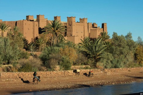 Maroc-ksar-dAit-Ben-Haddou-le-long-du-oued-Amine-Chikar