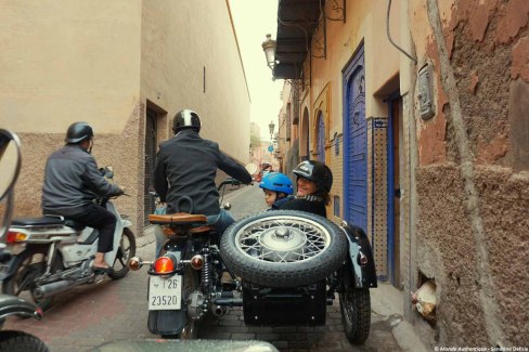 Maroc-en-famille-balade-en-side-car-Marrakech-web