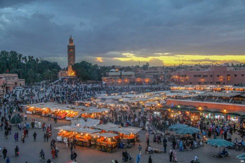 Maroc-Marrakech-jemaa-El-Fna-soir-web