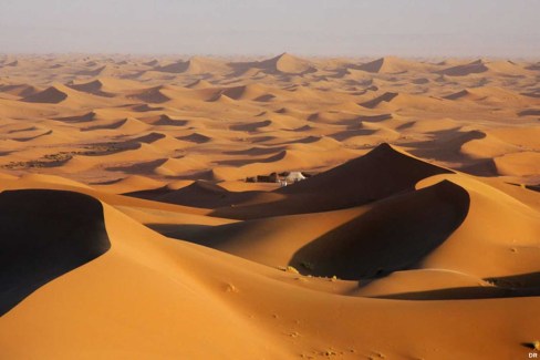Maroc paysage de dunes immaculées aux portes du Sahara