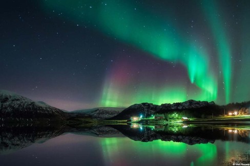 1-VisitNorway-northern-lights-elgsnes-harstad-norway-web