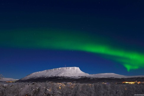 5-Visit-Finland_aurores-boreales-sur-la-montagne-Saana-a-Kilpisjarvi-en-laponie_finlande-web