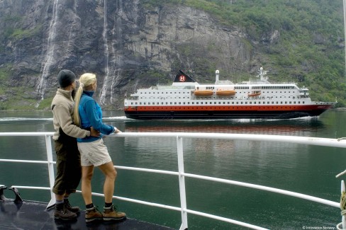 2-InnovationNorway-CH-Coupl-on-board-ferry-Geirangerfjord