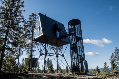 5-VisitNorway_pan_tree_top_cabins_norway_photo_mats_sparby-web