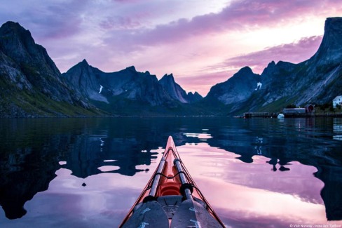 balade en kayak dans les îles Lofoten