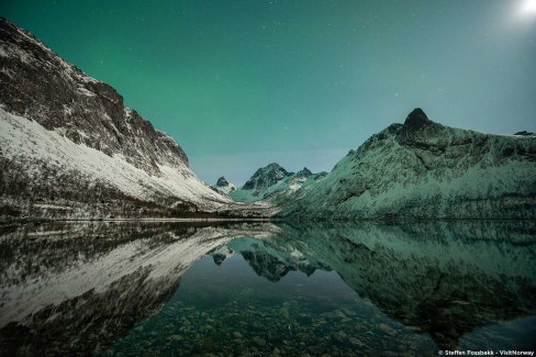 Bergsfjorden et aurore boréale - Senja - Norvège