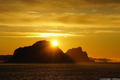 Soleil de minuit sur le Moskstraumen - Lofoten - Norvège