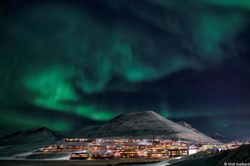 11-Aurores boréales surplombant Longyearbyen