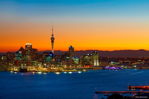 Vue d'Auckaland à la tombée de la nuit