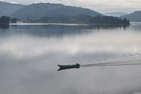 Promenades en bateau sur le lac Bunyonyi en Ouganda