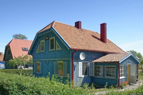 Maison colorée traditionnelle à Nida