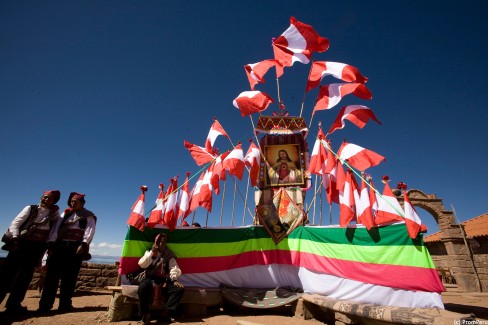 Ile-de-Taquile-et-ses-habitants-en-costume-traditionnel