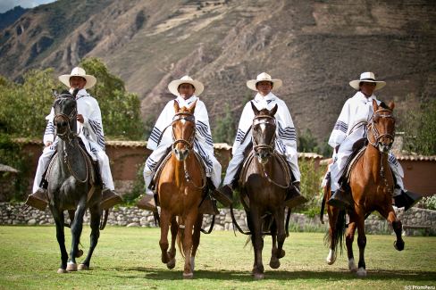 Démonstration d'équitation dans la Vallée Sacrée