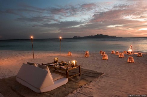 Monde-Authentique-Hebergements-Philippines-diner-sur-la-plage_Cuyo