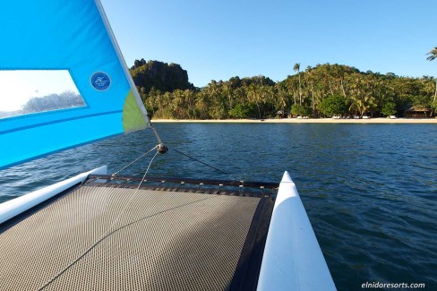 El-Nido-Resorts-Activities-Hobie-Cat-in-Dibulan-Beach-Club-ENI-resorts-web