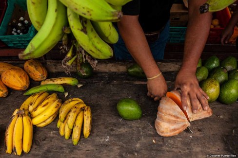 Fruits sur un étal de marché à Puerto Rico