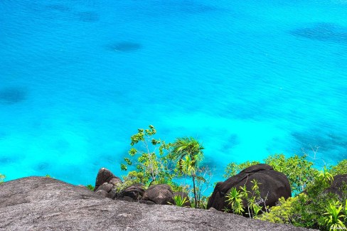Les eaux turquoise de l'île de Silhouette