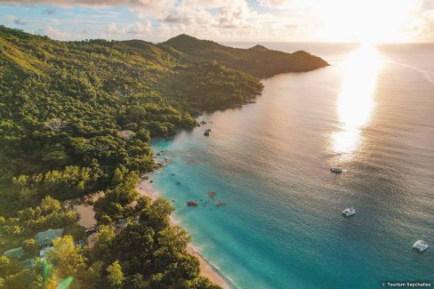 Vue aérienne sur Anse Lazio, île de Praslin, Seychelles