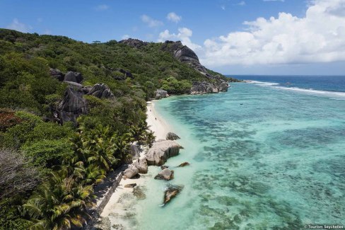 Anse Source d'Argent vue du ciel aux Seychelles