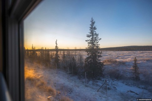 Vue du train en Laponie suédoise, en direction de Kiruna