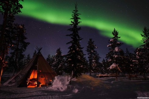 12-aurores-boreales-dans-le-ciel-de-la-Laponie-suedoise-VisitSweden-web