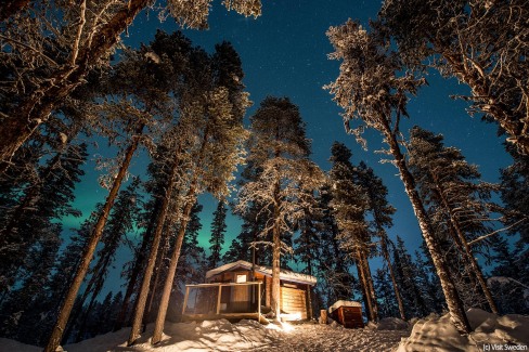 2-VisitSweden-asaf_kliger-winter_cabin